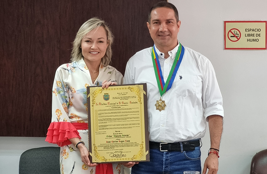 Director de la CDMB recibió la máxima condecoración por parte del municipio del Socorro